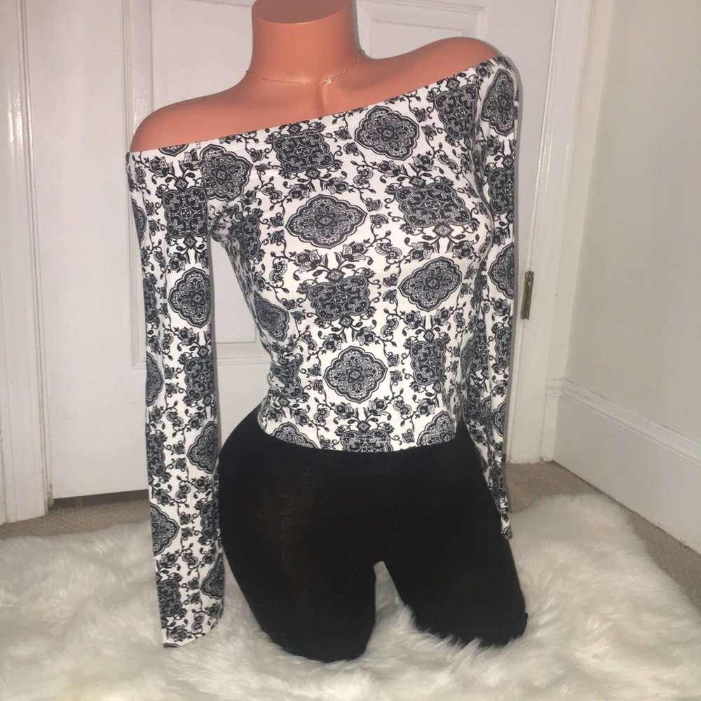 ‼️LAST CHANCE‼️Printed off the shoulder top